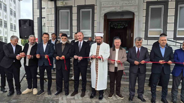 Depremde yıkılan Sait Ağa Camisi, 8 kardeşin katkısıyla Adıyaman'da ibadete açıldı