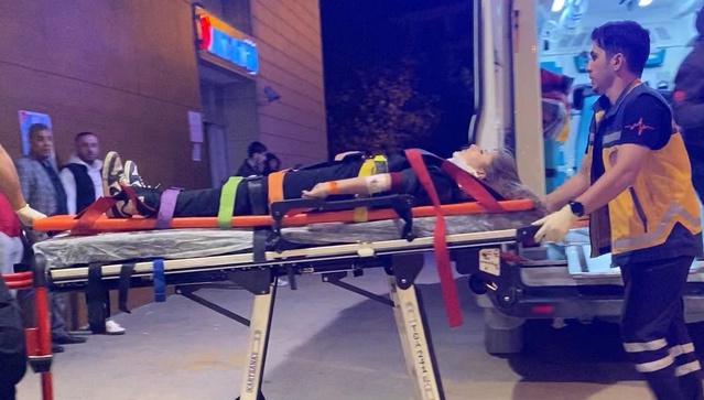Bursa İnegöl'de motosiklet otomobille çarpıştı, kazada 2 kişi yaralandı