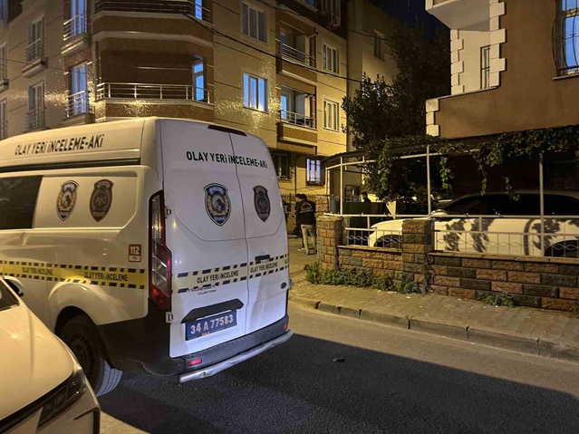 İstanbul Küçükçekmece'de motosikletli iki şahıs bir kişiyi ateş açarak ağır yaraladı