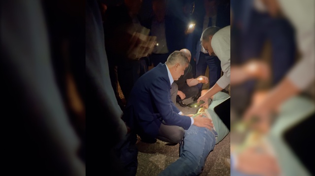 Adıyaman'da aracın çarptığı Hakan Ç.'ye Vali Küçük ve vekil Şan yardıma koştu