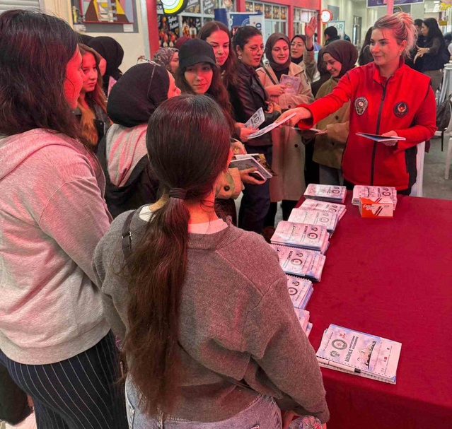 Erzincan'da stantlarda 2 bin 100 üniversite öğrencisine terör propagandası anlatıldı