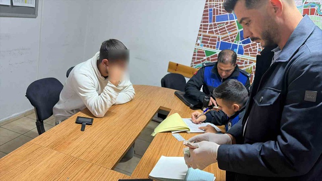 Eskişehir tramvayında kızı hasta diyerek para toplayan şahsa zabıta ceza kesti