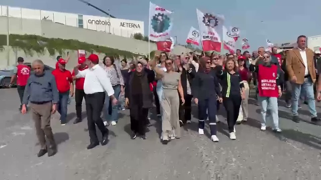 Smart Güneş işçileri İzmir Aliağa'da mutabakat bozulunca 7 işçi için eyleme başladı