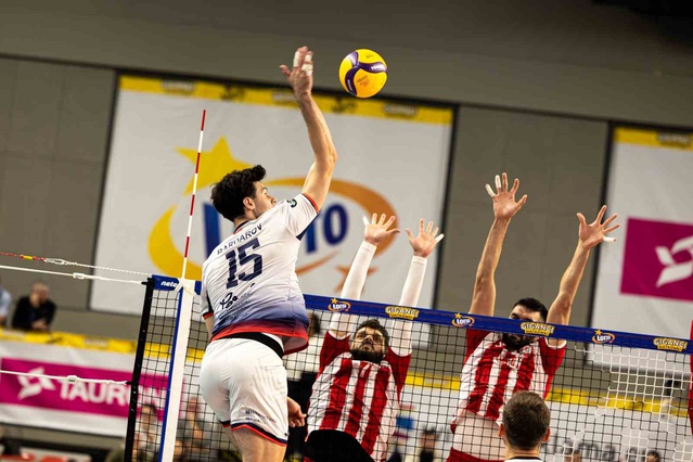 Halkbank, Polonya'daki turnuvada Spor Toto'yu 3-2 yenip üçüncülüğü kazandı