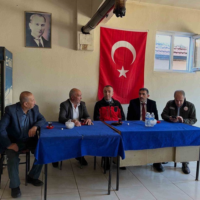 Bilecik İl Tarım Müdürü Ayvalık, Alpagut'ta çiftçilerin taleplerini dinledi
