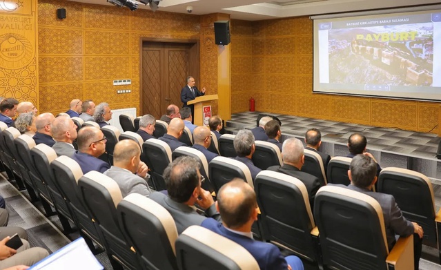 Bayburt'ta kamu yatırımları Vali Eldivan başkanlığındaki toplantıda ele alındı