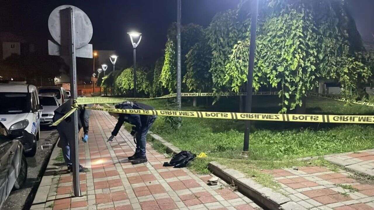 Parkta bıçaklı kavga çıktı: 2 çocuk ağır yaralı