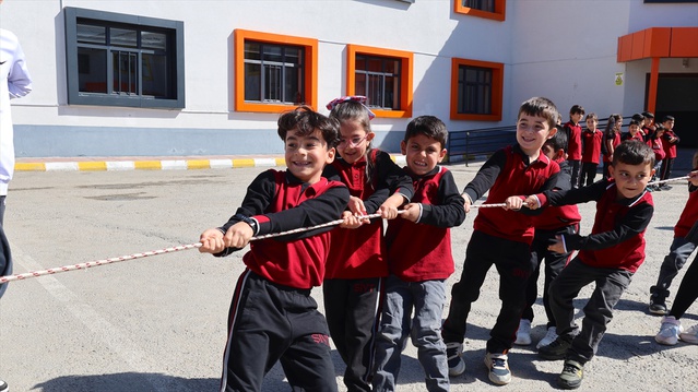 Van'da çocuklar "Maarifin Kalbinde Oyun" etkinliğinde eğlendi