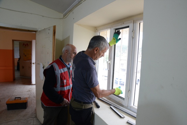 Muş'ta mobil ekip 9 yıldır köy okullarının arızalarını gideriyor