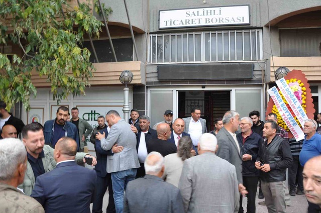 Salihli Ticaret Borsası'nda 113 oyla seçilen Yetiş Aksoy dördüncü kez başkan oldu