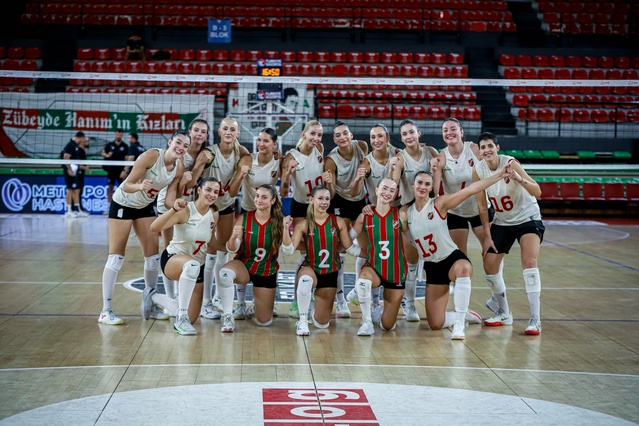 Karşıyaka Voleybol ilk 2 maçını 3-0 kazandı, Akhisar'da 3'te 3 için sahaya çıkıyor