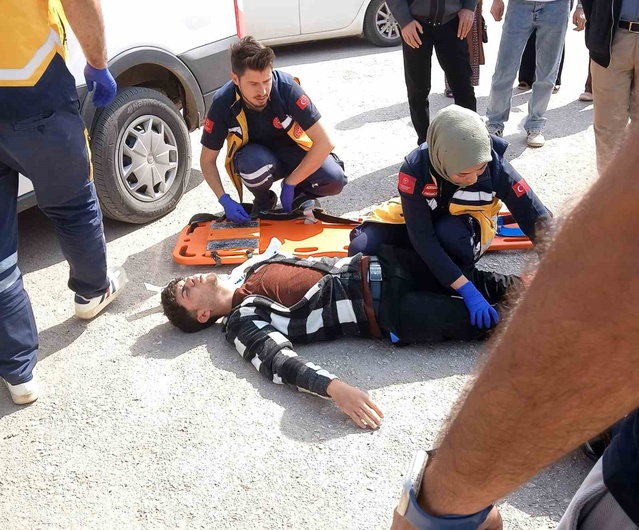 Adıyaman Gölbaşı'nda iki otomobil çarpıştı, sürücülerden 1 kişi yaralandı