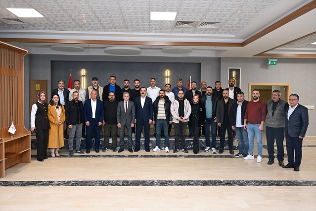 Bitlis Emniyet Müdürü Ataman, gazetecilerle buluşup Dünya Gazeteciler Günü'nü kutladı