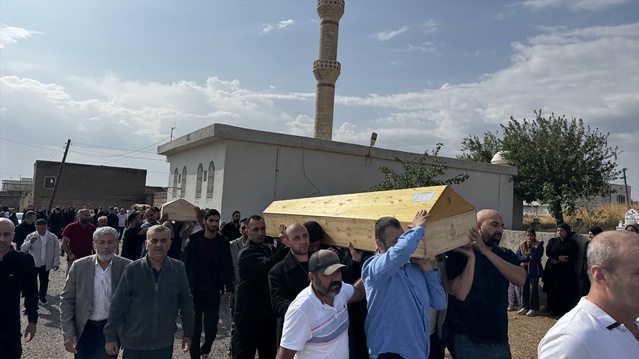 Nusaybin'de kazada ölen 4'ü çocuk 6 kişi Topaçlı'da toprağa verildi