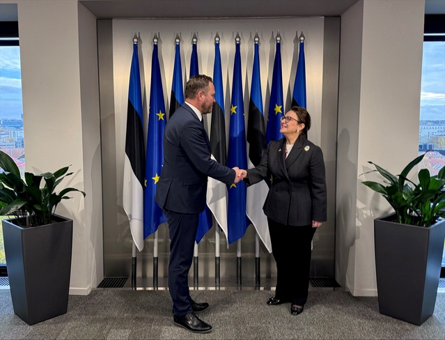 Estonya Dışişleri Bakanı Tsahkna, Tallin Büyükelçisi Özçeri ile bir araya geldi
