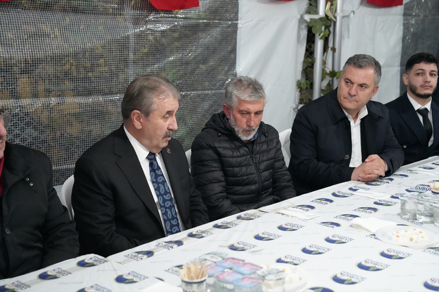 Destici, şehit polis Türkoğlu'nun ailesine taziye ziyaretinde bulundu