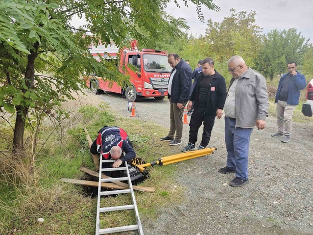 Elazığ Kovancılar'da yağış sonrası 15 metrelik çukur oluştu, ekipler önlem aldı