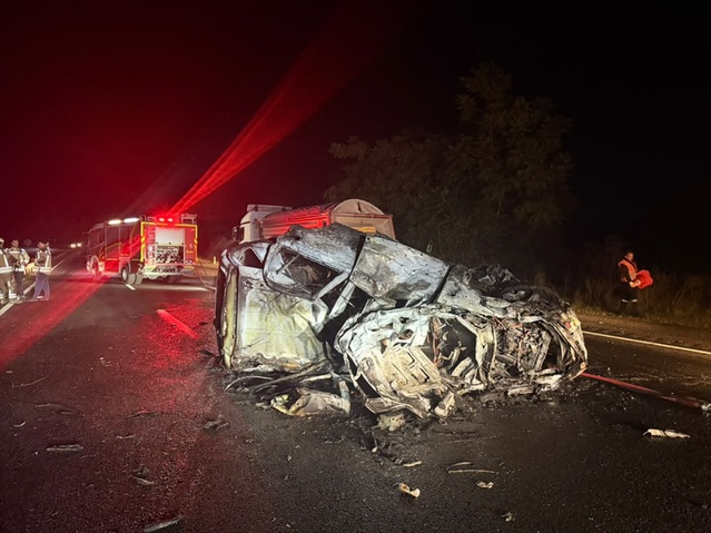 Ankara Polatlı'da bariyerlere çarpan otomobil yanarak karşı şeride geçti, 1 kişi öldü