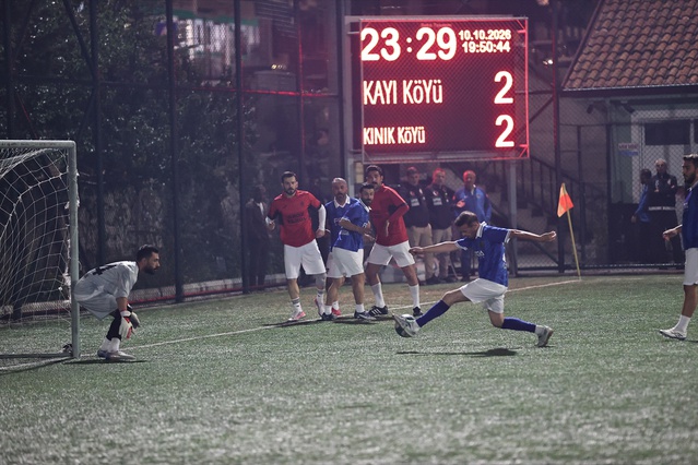 Çorum'da 65 takımlı turnuvada finali penaltılarla kazanan Kınık Köyü FK şampiyon oldu