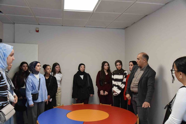 Düzce Üniversitesi'nde özel eğitim programına Hendek'ten gelen öğrenciler katıldı