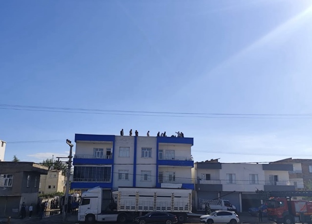 Diyarbakır Bismil'de akıma kapılan kaynak ustası öldü, 2 çırağı ağır yaralandı