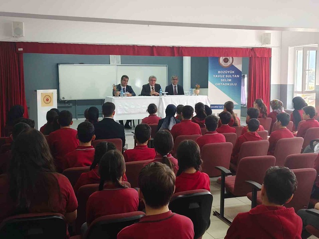 Bozüyük Kaymakamı Helvacı iki okulu ziyaret ederek öğretmen ve öğrencilerle görüştü