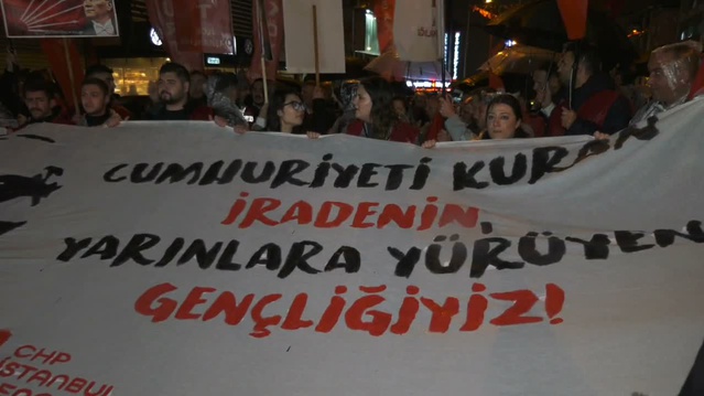 CHP İstanbul İl Başkanı Yüksel, Arnavutköy'de sağanak altında yürüyüşe katıldı