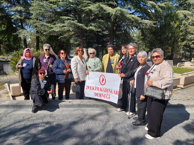 Şenal Sarıhan, Bahriye Üçok'u 36'ncı yılında laiklik mücadelesiyle andı