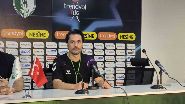 Vedat Kapurtu, Bodrum FK'yı 2-0 yenen Keçiörengücü'nün oyuncularını kutladı