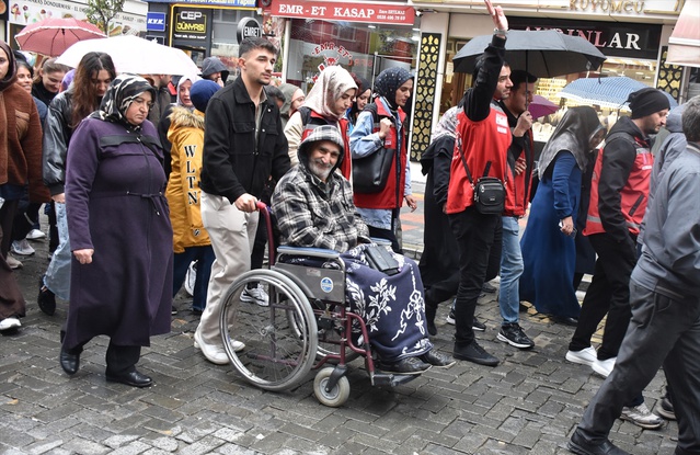 Gümüşhane'de Dünya Yaşlılar Günü yürüyüşü belediye önünden Atatürk Parkı'na ulaştı