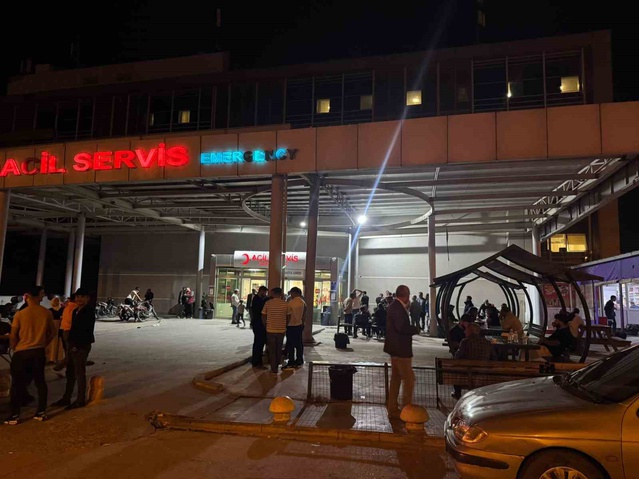 Şanlıurfa Birecik'te iki otomobil çarpıştı, 1 kişi öldü, 3'ü ağır 7 kişi yaralandı