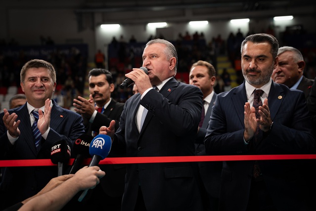 Kırıkkale'de yeni spor salonu, voleybol şampiyonasına ev sahipliği yaparak açıldı