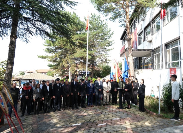 Güdül'de Ankara'nın başkent oluşunun 103. yılı için anıta çelenk konuldu