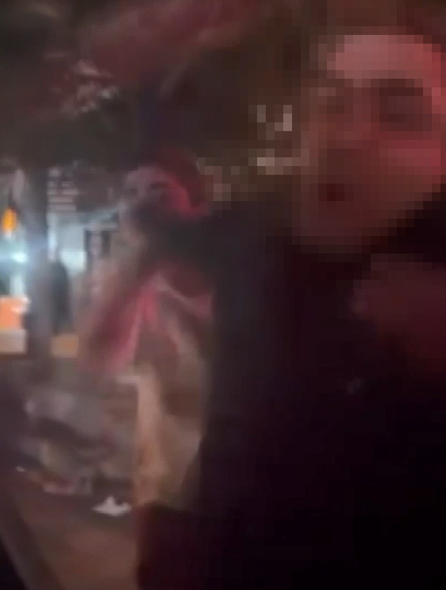 Ümraniye'de iddiaya göre tartışan sürücü, kadın sürücünün aracının camını yumrukladı