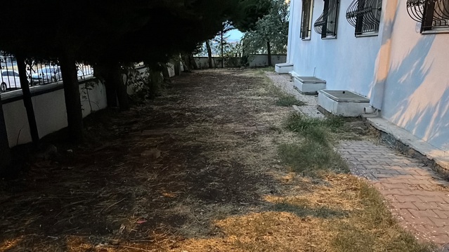 Gaziantep Şahinbey'de evinin penceresinden düşen kadın öldü, eşi ve oğlu yaralı