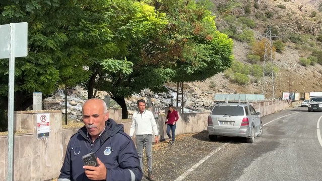 Van Çatak'ta Kanispi Şelalesi son bir haftadır etkili yağışlarla suya kavuştu