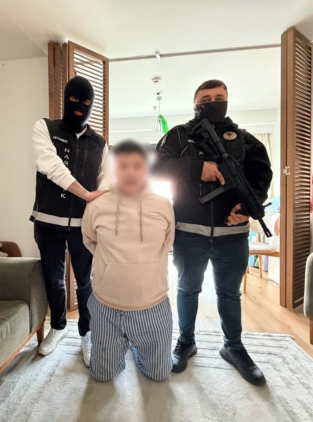 Mavi ve kırmızı bültenle aranan 2 şüpheli İstanbul Sarıyer'de gözaltına alındı