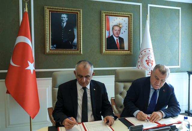 Türkiye ile KKTC, Lefkoşa ve Girne'de öğrenci yurdu yapımı için protokol imzaladı