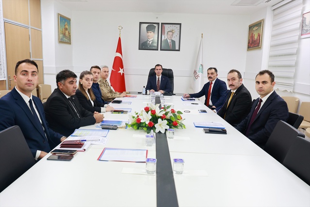 Bitlis Valisi Karakaya başkanlığındaki toplantıda Van Gölü kıyı güvenliği ele alındı