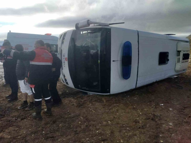 Sivas İmranlı'da devrilen cezaevi nakil aracında 7 kişi yaralandı