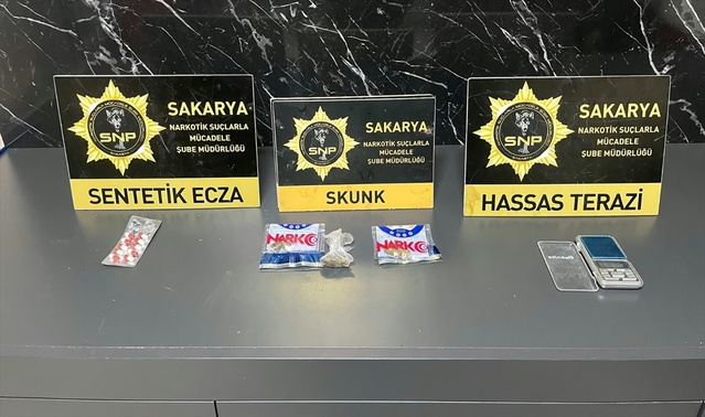 Sakarya'da uyuşturucu operasyonunda 527 gram ele geçirildi, 3 zanlı tutuklandı