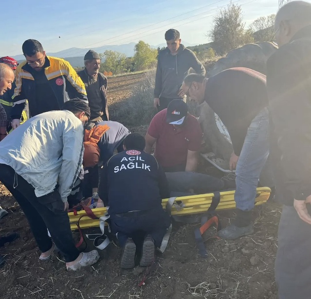Kastamonu Yukarı Elyakut'ta traktör devrildi, altında kalan sürücü yaralandı