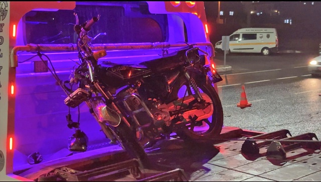 Niğde Bor'da araçla çarpışan motosikletteki 2 kişi öldü, 1 kişi ağır yaralandı