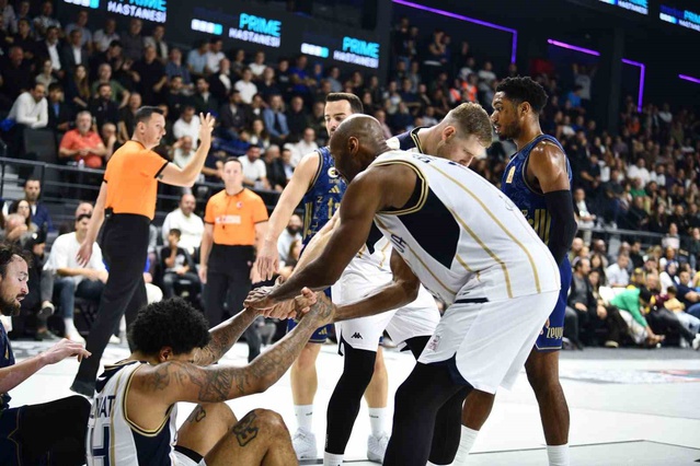 Fenerbahçe Tarfin, deplasmanda Glint Çayırova Belediyesi'ni 100-85 mağlup etti