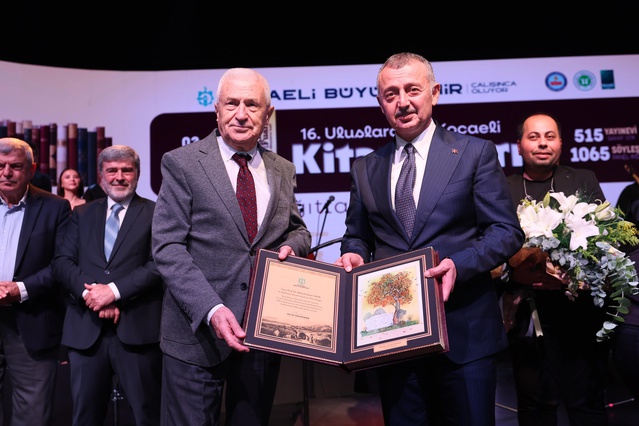 Türkiye’nin en büyük kitap fuarı Kocaeli’de kapılarını açtı