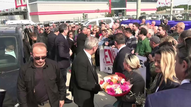 YENİ Parti Genel Başkanı Özgür Özel, Burhaniye'de zeytinyağı fabrikasını ziyaret etti