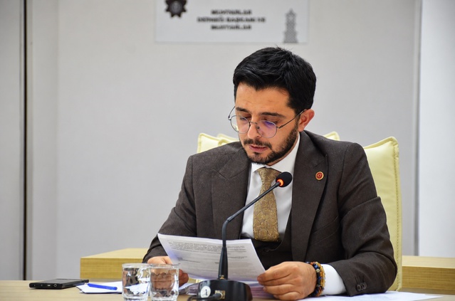 Bilecik Meclisi'nde Şeker'in mikrofonu kapatıldı, AK Parti grubu meclisi terk etti