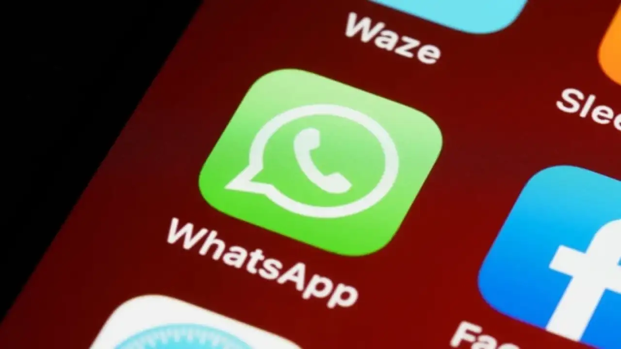 WhatsApp’tan iki yeni özellik: Sesli çıkartmalar ve yeni sohbet tasarımı geliyor