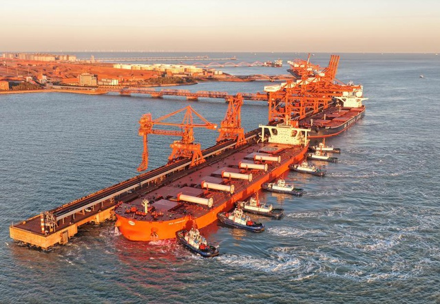Tangshan Limanı'nın kargo işlem hacmi ilk üç çeyrekte 665,89 milyon tona yükseldi
