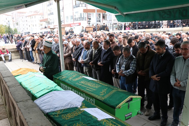 Anne ve 2 çocuğundan geriye acı kaldı! Son yolculuklarına uğurlandılar